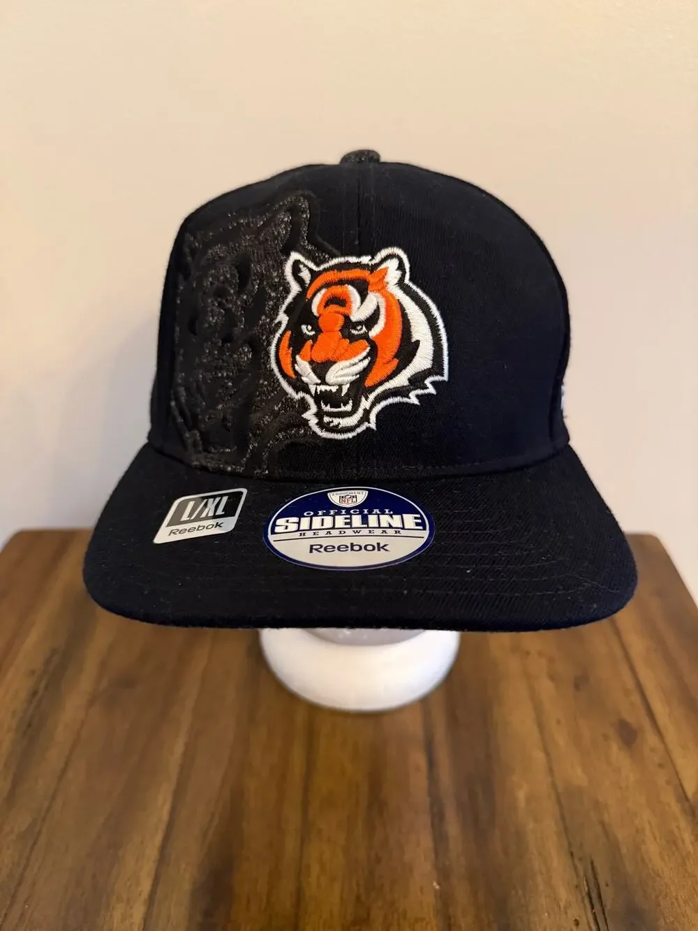 Reebok NFL Sideline Cincinnati Bengals Embroidered Black Fitted L/XL